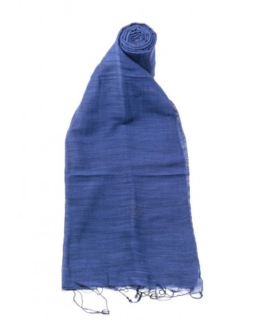 Sciarpa blu in seta e cotone con tinture ecologiche.