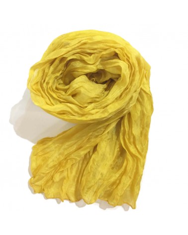 Sciarpa giallo limone in seta tinta con colori naturali, produzione artigianale.