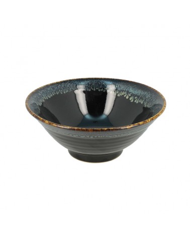 Ciotola in ceramica giapponese nera con bordi bruniti.