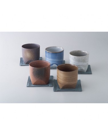 Set cinque tazze in ceramica colorata provenienza Giappone.