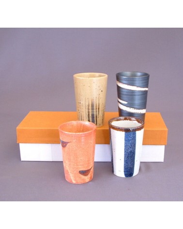 Set quattro tazze giapponesi colorate in confezione regalo.