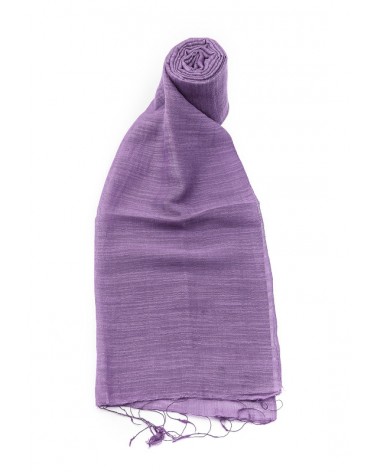 Sciarpa viola in seta e cotone con tinture ecologiche azo-free.