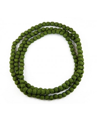 Collana lunga verde bosco in seta e perle di legno con tinture ecologiche.