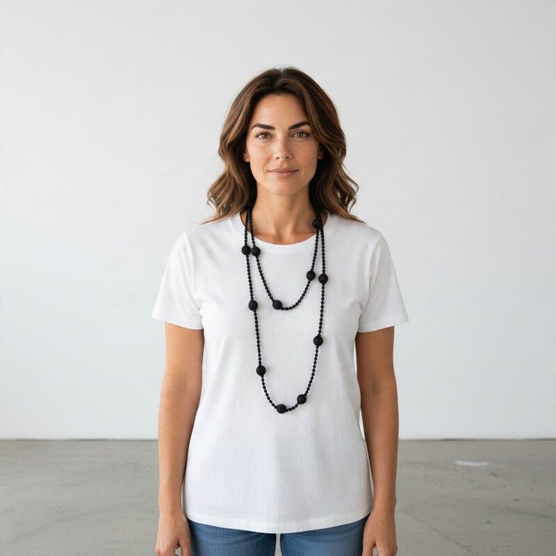 Collana nera in seta con sfere di legno artigianale