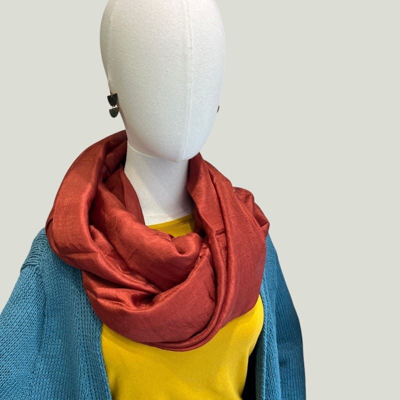 Sciarpa ruggine scuro in Seta Naturale &ndash; Artigianale Fair Trade,...
